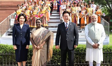 दक्षिण कोरिया के राष्ट्रपति ली जे म्योंग का राष्ट्रपति भवन में किया गया औपचारिक स्वागत