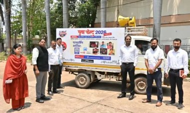 युवा उत्सव- इंटर कॉलेज प्रतियोगिता : व्यापक प्रचार-प्रसार के लिए कलेक्टर ने विशेष वाहन रथ किया रवाना